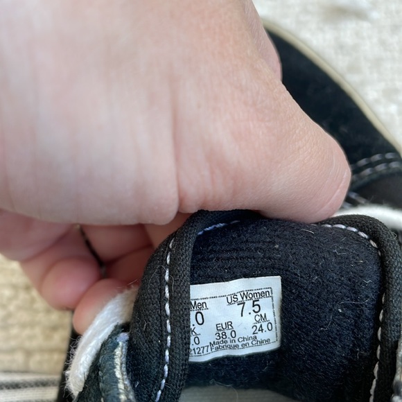 Vans - Picture 3 of 3